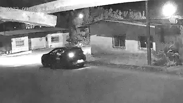 El auto explotó a los pocos segundos de activarse la granada.