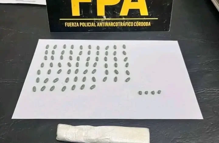 detenida por intentar ingresar cocaína usando a su hija de 8 años