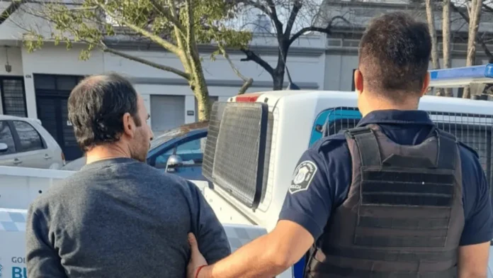 Policía de franco se quedó dormido al volante, intentó fugarse y atacó a otro efectivo.