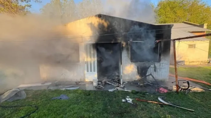 Un trágico incendio se registró en un geriátrico de la ciudad de Junín, en la provincia de Buenos Aires. (Foto: gentileza diario Democracia)