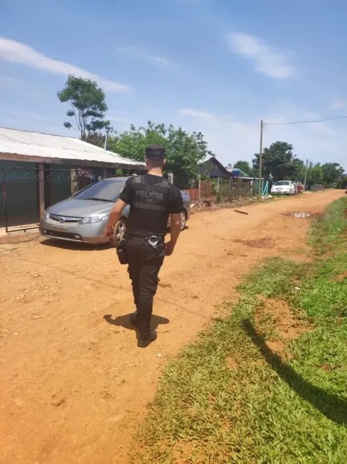 Dos jóvenes de San Antonio fueron hospitalizados con graves heridas de machete tras una violenta pelea en la vía pública.