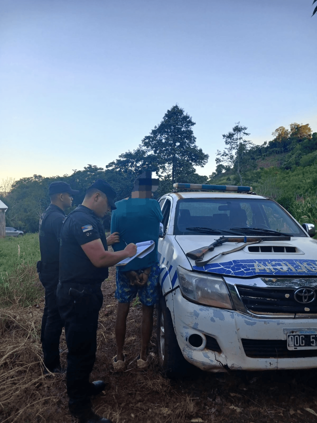 Disparó contra una casa y amenazó a un vecino con una escopeta: la Policía lo detuvo en El Soberbio