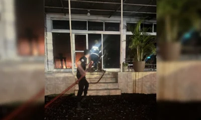 Encapuchados iniciaron un incendio en la funeraria de Coleco en El Soberbio