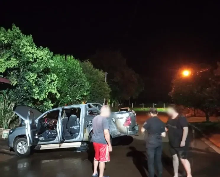 Camioneta en llamas en plena madrugada en San Vicente: investigan si fue intencional