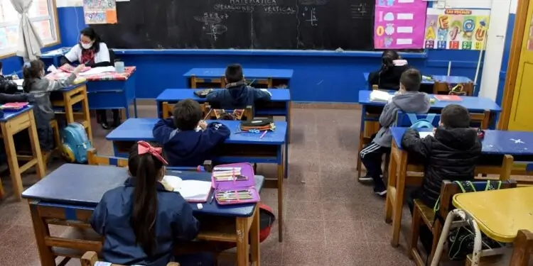 Aumento a docentes en Misiones: cómo quedan los salarios en abril