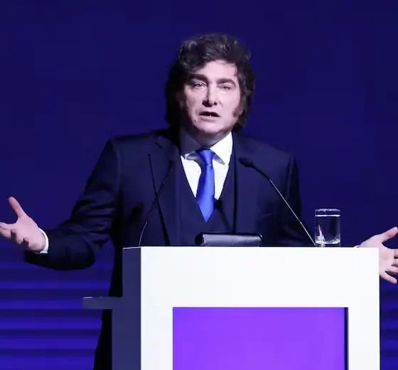 Milei en AmCham: dijo que no le gustó el dato de inflación, pero aseguró que no cambiará la política económica