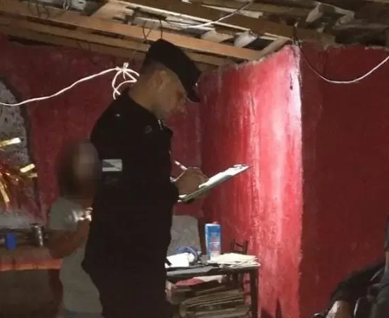 Fue a lo de su ex, apuñaló a su nueva pareja y escapó