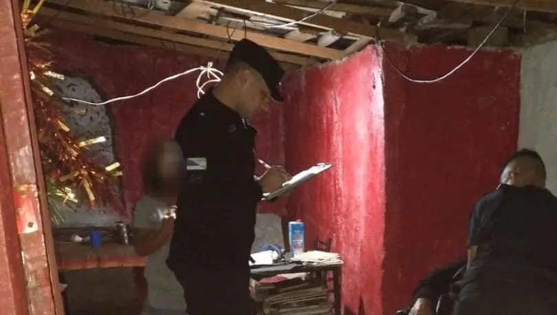 Fue a lo de su ex, apuñaló a su nueva pareja y escapó